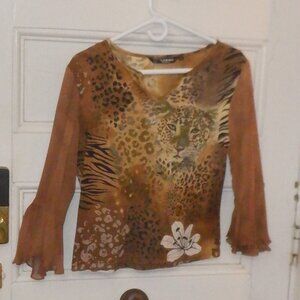 ~~~ NIKKY ~~~ TOP . . . .Never Worn / Unusual Fascinating ~ NWT